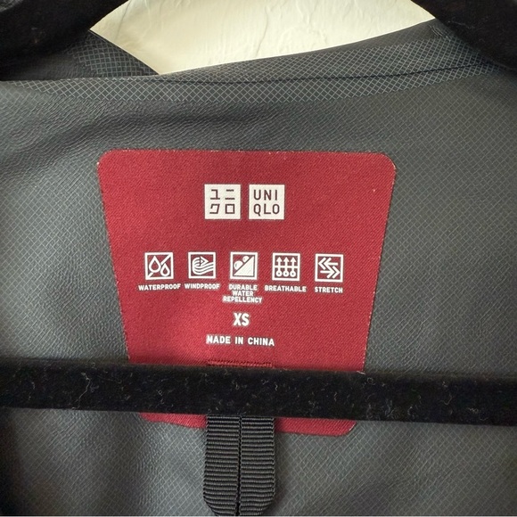 Uniqlo Cranberry Red Waterproof Long Line Hooded Windbreaker Extra Small - Picture 6 of 12
